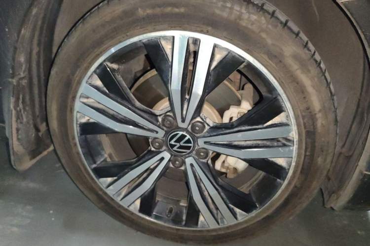 Used Volkswagen Touran 2021 Volkswagen Touran L 280TSI DSG Boundary Edition 7-Seater Right Front Wheel Hub