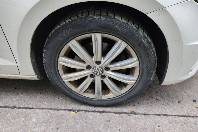 Used Volkswagen Touran 2021 Touran L 280TSI DSG Comfort Edition 7 Seats Right Front Wheel Hub