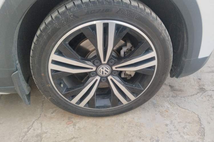 Used Volkswagen Touran 2021 Volkswagen Touran L 280TSI DSG Boundary Edition 7-Seater Right Front Wheel Hub