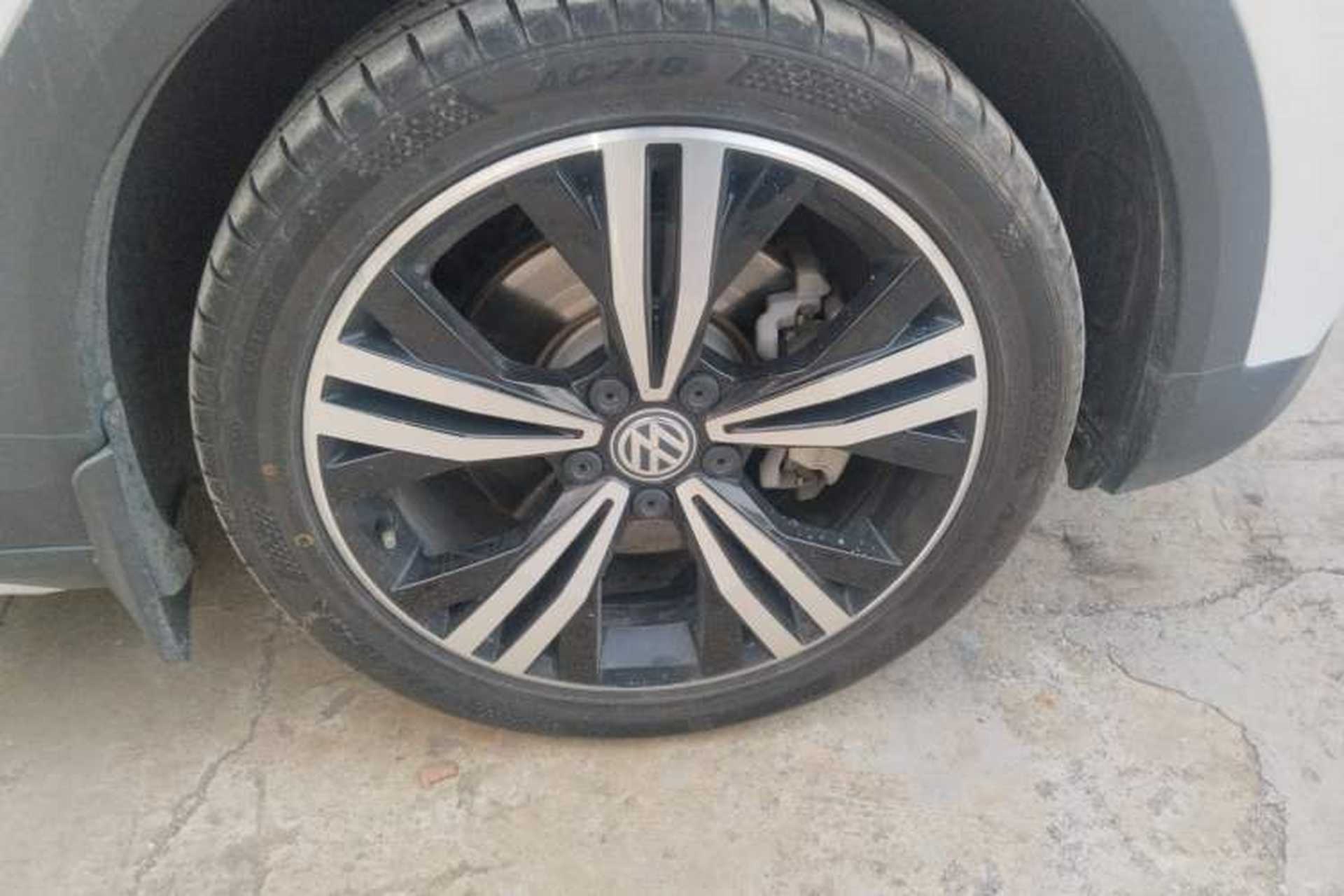 Used Volkswagen Touran 2021 Volkswagen Touran L 280TSI DSG Boundary Edition 7-Seater Right Front Wheel Hub