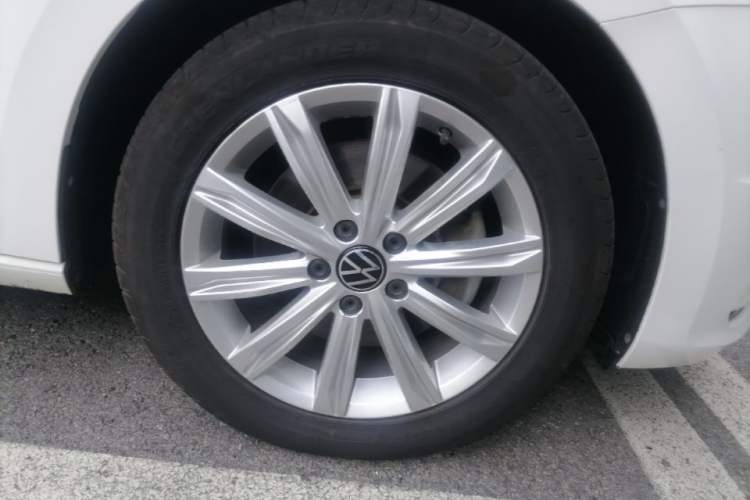 Used Volkswagen Touran 2021 Touran L 280TSI DSG Comfort Edition 7 Seats Right Front Wheel Hub