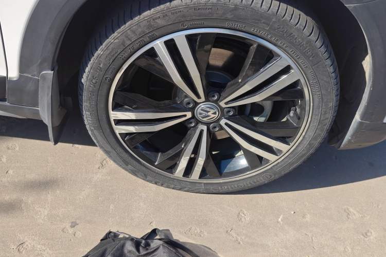 Used Volkswagen Touran 2021 Tiguan L 280TSI DSG Boundary Edition 6-Seater Right Front Wheel Hub