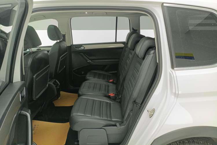 Used Volkswagen Touran 2021 Volkswagen Touran L 280TSI DSG Boundary Edition 7-Seater Right Rear Seat