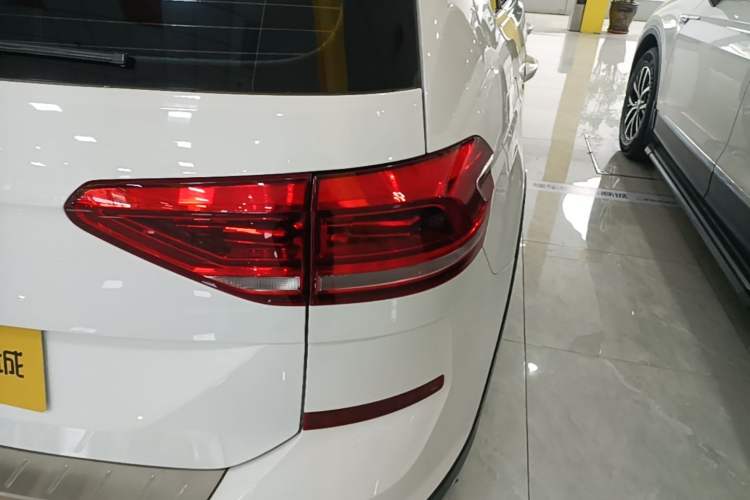 Used Volkswagen Touran 2021 Tiguan L 280TSI DSG Boundary Edition 6-Seater Right Rear Taillight