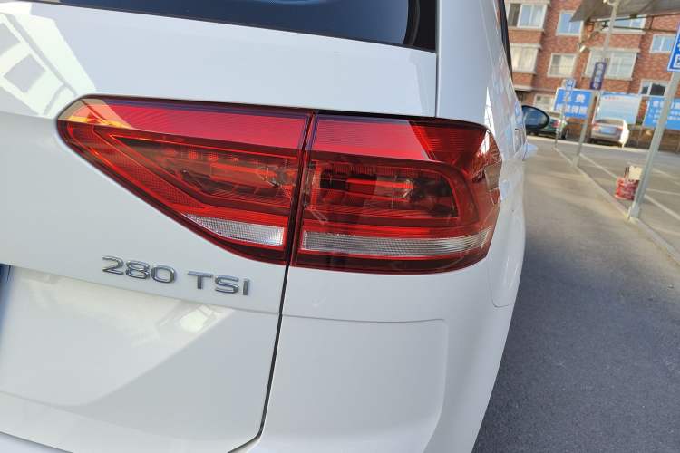 Used Volkswagen Touran 2021 Touran L 280TSI DSG Comfort Edition 7 Seats Right Rear Taillight