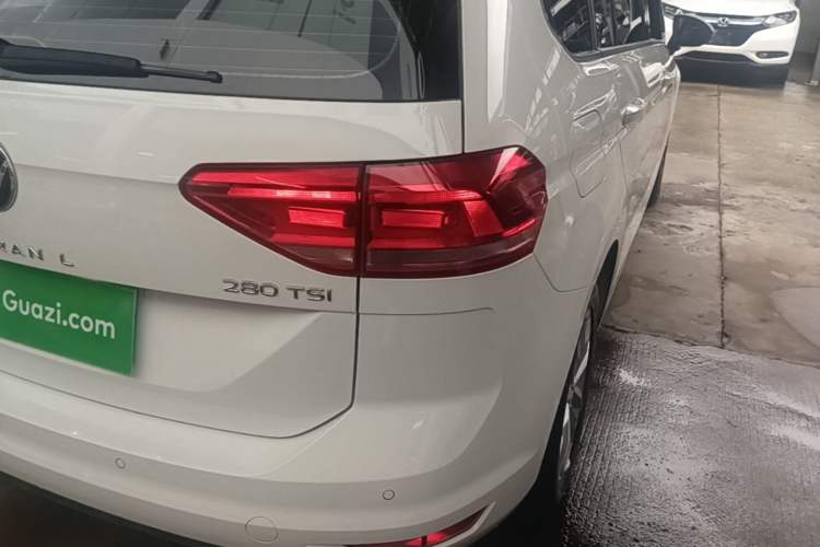 Used Volkswagen Touran 2021 Volkswagen Touran L 280TSI DSG Style Edition 7 Seats Right Rear Taillight