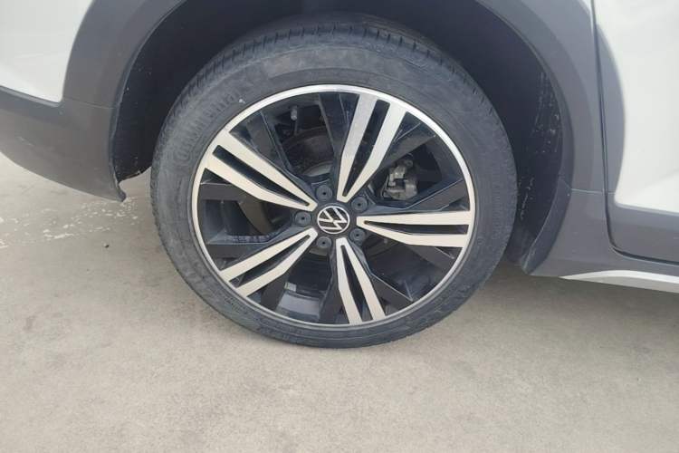 Used Volkswagen Touran 2021 Volkswagen Touran L 280TSI DSG Boundary Edition 7-Seater Right Rear Wheel Hub