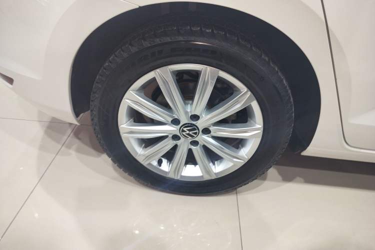 Used Volkswagen Touran 2021 Touran L 280TSI DSG Comfort Edition 7 Seats Right Rear Wheel Hub