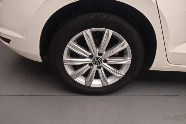 Used Volkswagen Touran 2021 Touran L 280TSI DSG Comfort Edition 7 Seats Right Rear Wheel Hub
