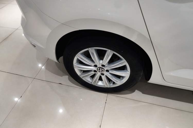 Used Volkswagen Touran 2021 Touran L 280TSI DSG Comfort Edition 7 Seats Right Rear Wheel Hub