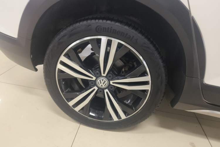 Used Volkswagen Touran 2021 Volkswagen Touran L 280TSI DSG Boundary Edition 7-Seater Right Rear Wheel Hub