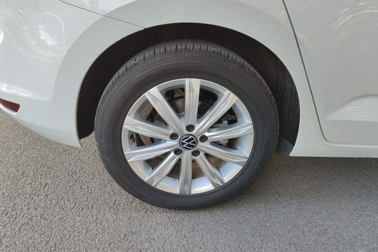 Used Volkswagen Touran 2021 Touran L 280TSI DSG Comfort Edition 7 Seats Right Rear Wheel Hub