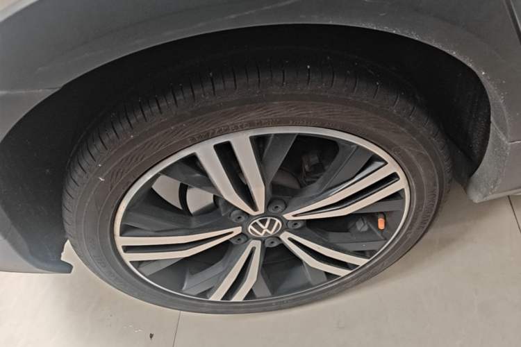 Used Volkswagen Touran 2021 Volkswagen Touran L 280TSI DSG Boundary Edition 7-Seater Right Rear Wheel Hub