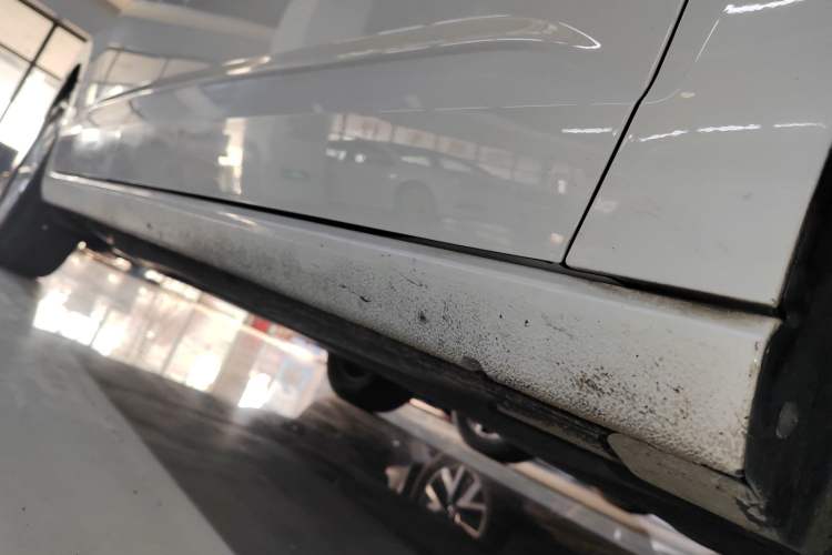 Used Volkswagen Touran 2021 Volkswagen Touran L 280TSI DSG Style Edition 7 Seats Right Side Sill