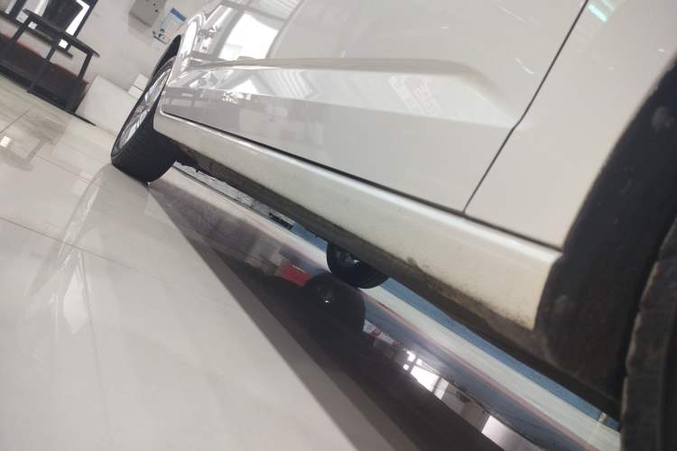 Used Volkswagen Touran 2021 Touran L 280TSI DSG Comfort Edition 7 Seats Right Side Sill