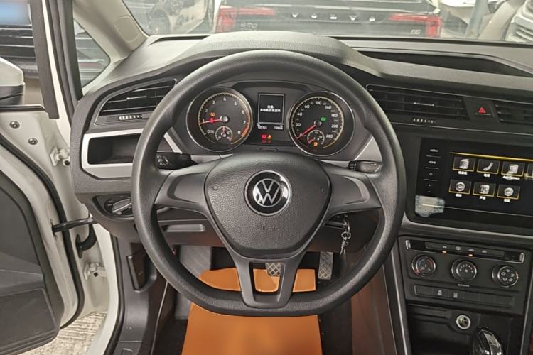 Used Volkswagen Touran 2021 Volkswagen Touran L 280TSI DSG Style Edition 7 Seats Steering Wheel