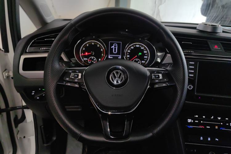 Used Volkswagen Touran 2021 Touran L 280TSI DSG Comfort Edition 7 Seats Steering Wheel