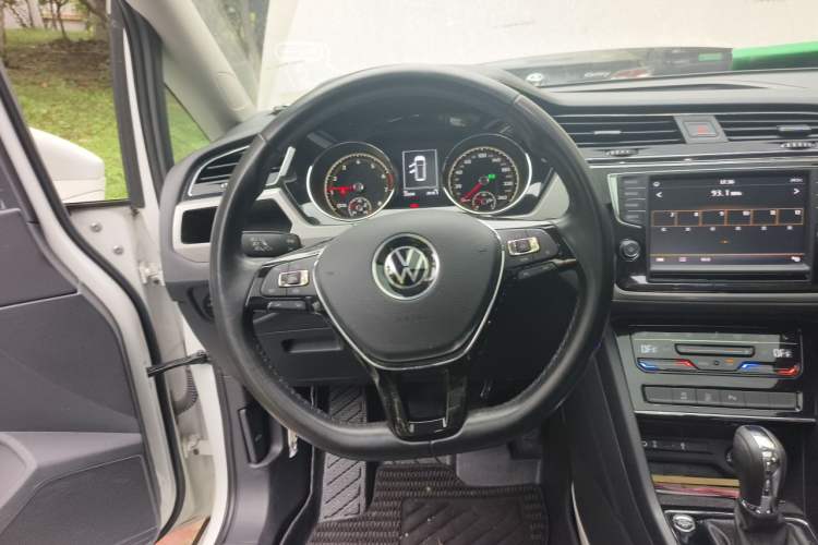 Used Volkswagen Touran 2021 Tiguan L 280TSI DSG Boundary Edition 6-Seater Steering Wheel