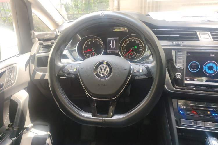 Used Volkswagen Touran 2021 Tiguan L 280TSI DSG Boundary Edition 6-Seater Steering Wheel