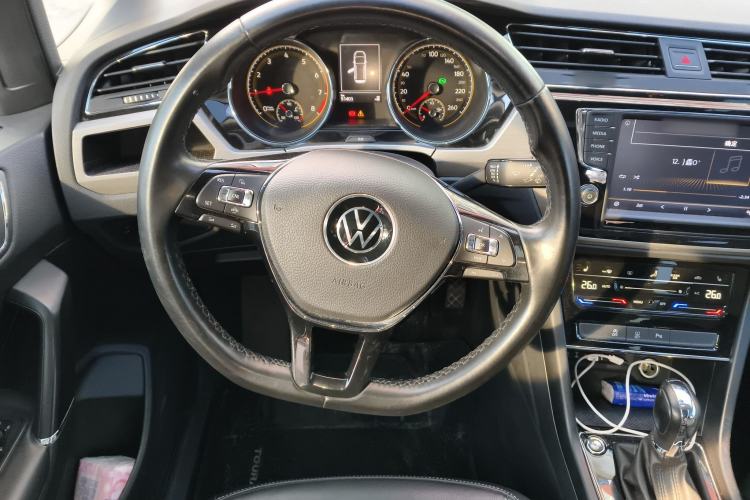 Used Volkswagen Touran 2021 Volkswagen Touran L 280TSI DSG Boundary Edition 7-Seater Steering Wheel