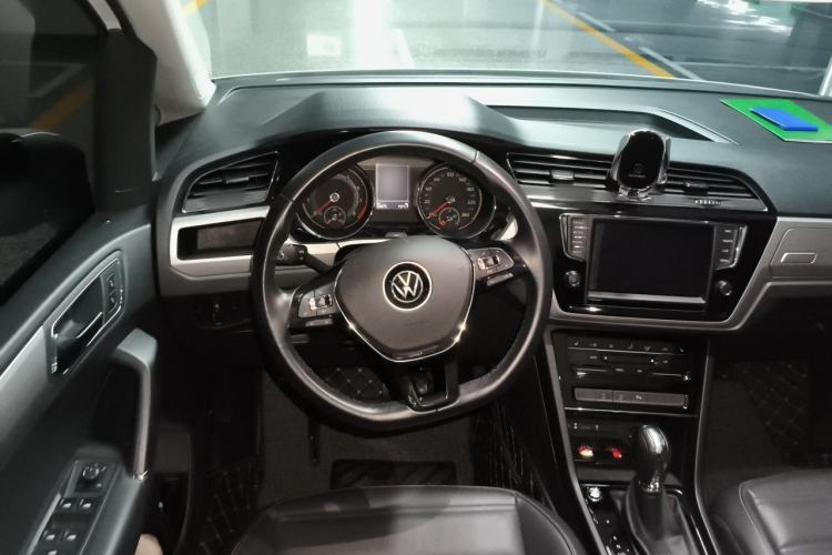 Used Volkswagen Touran 2021 Volkswagen Touran L 280TSI DSG Boundary Edition 7-Seater Steering Wheel