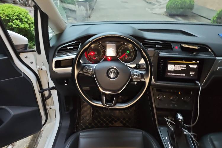 Used Volkswagen Touran 2021 Volkswagen Touran L 280TSI DSG Style Edition 7 Seats Steering Wheel