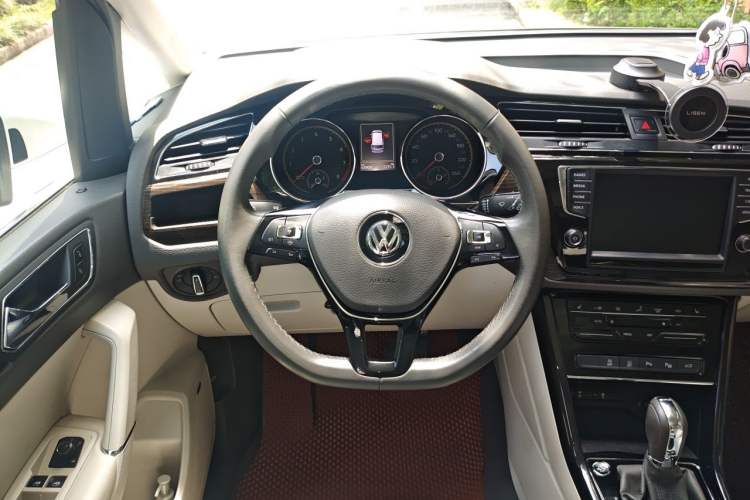 Used Volkswagen Touran 2021 Tiguan L 280TSI DSG Boundary-Pushing Luxury Edition 6 Seats Steering Wheel