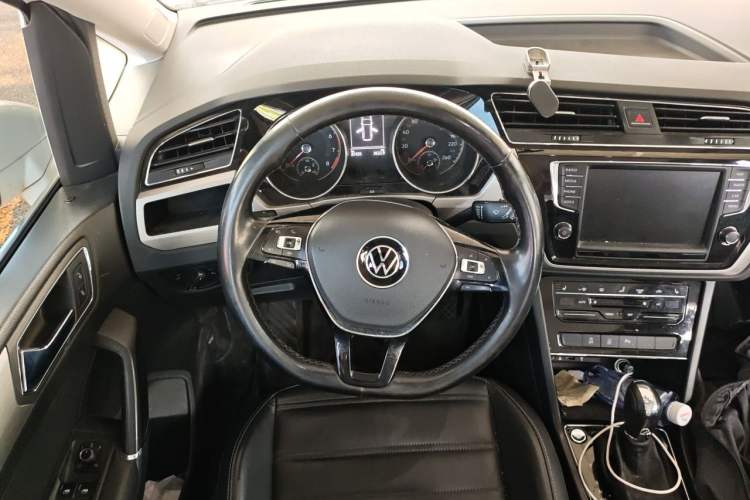Used Volkswagen Touran 2021 Volkswagen Touran L 280TSI DSG Boundary Edition 7-Seater Steering Wheel