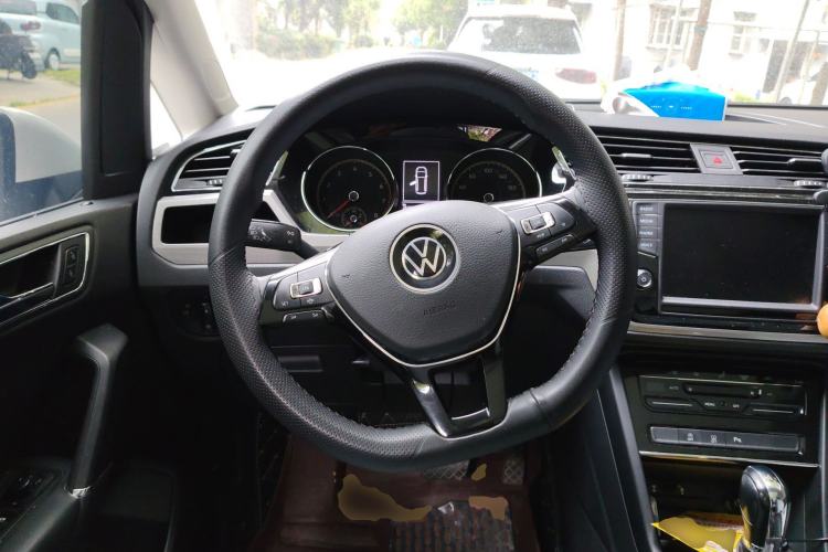 Used Volkswagen Touran 2021 Touran L 280TSI DSG Comfort Edition 7 Seats Steering Wheel
