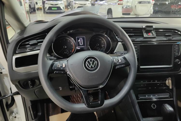 Used Volkswagen Touran 2021 Touran L 280TSI DSG Comfort Edition 7 Seats Steering Wheel