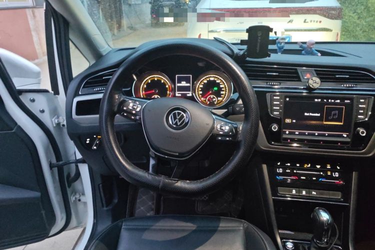 Used Volkswagen Touran 2021 Volkswagen Touran L 280TSI DSG Boundary Edition 7-Seater Steering Wheel