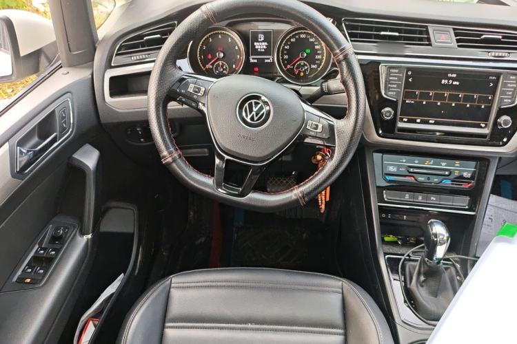 Used Volkswagen Touran 2021 Touran L 280TSI DSG Comfort Edition 7 Seats Steering Wheel