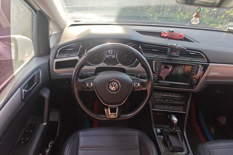 Used Volkswagen Touran 2021 Volkswagen Touran L 280TSI DSG Boundary Edition 7-Seater Steering Wheel