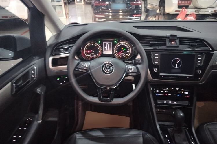 Used Volkswagen Touran 2021 Touran L 280TSI DSG Comfort Edition 7 Seats Steering Wheel