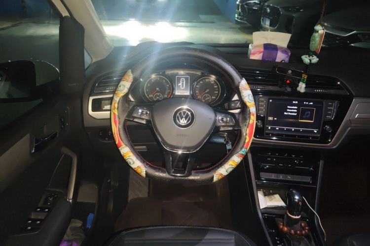 Used Volkswagen Touran 2021 Touran L 280TSI DSG Comfort Edition 7 Seats Steering Wheel