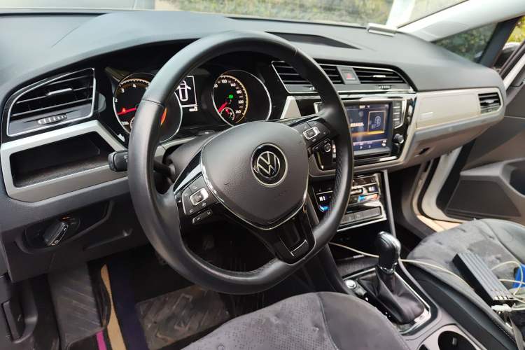 Used Volkswagen Touran 2021 Volkswagen Touran L 280TSI DSG Boundary Edition 7-Seater Steering Wheel