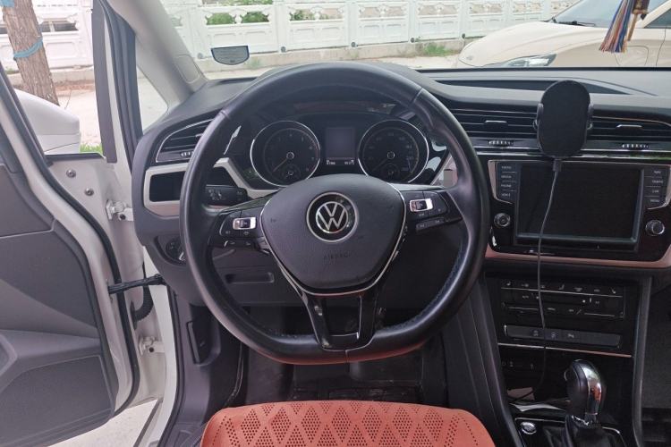 Used Volkswagen Touran 2021 Volkswagen Touran L 280TSI DSG Boundary Edition 7-Seater Steering Wheel