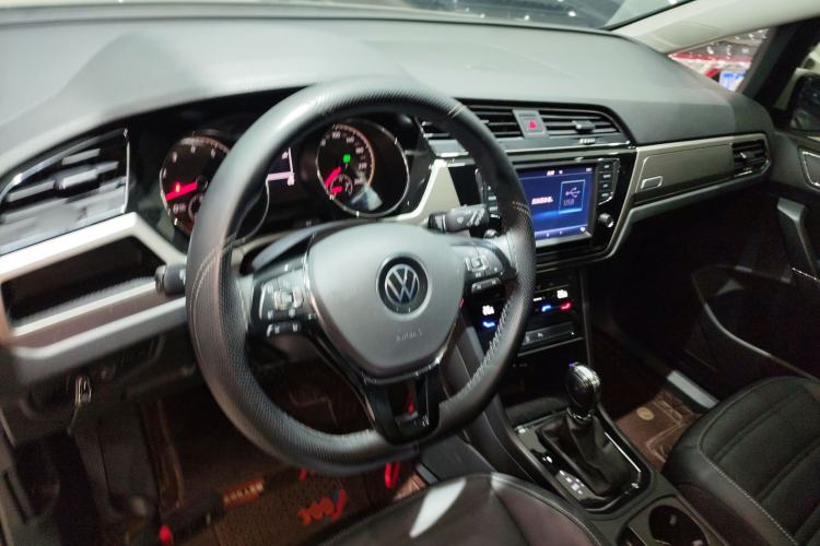 Used Volkswagen Touran 2021 Touran L 280TSI DSG Comfort Edition 7 Seats Steering Wheel