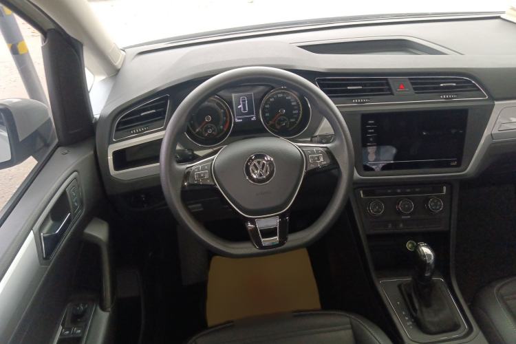 Used Volkswagen Touran 2021 Volkswagen Touran L 280TSI DSG Style Edition 7 Seats Steering Wheel