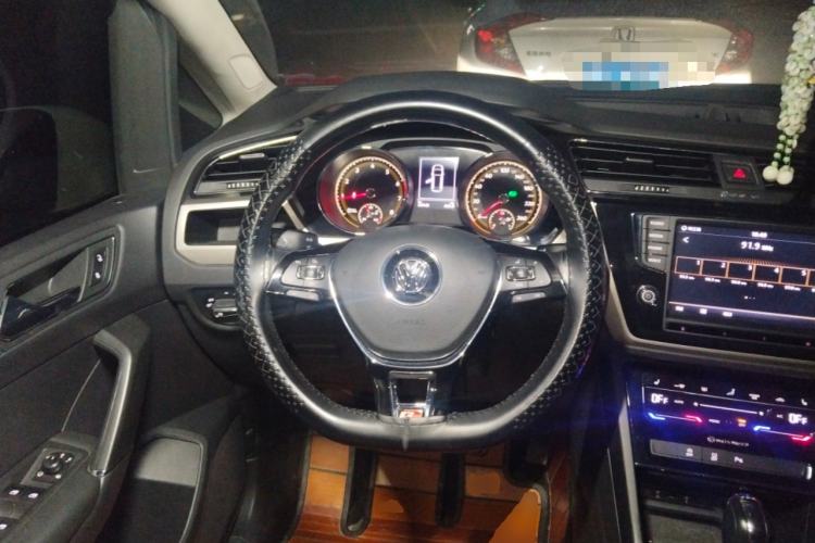 Used Volkswagen Touran 2021 Volkswagen Touran L 280TSI DSG Boundary Edition 7-Seater Steering Wheel