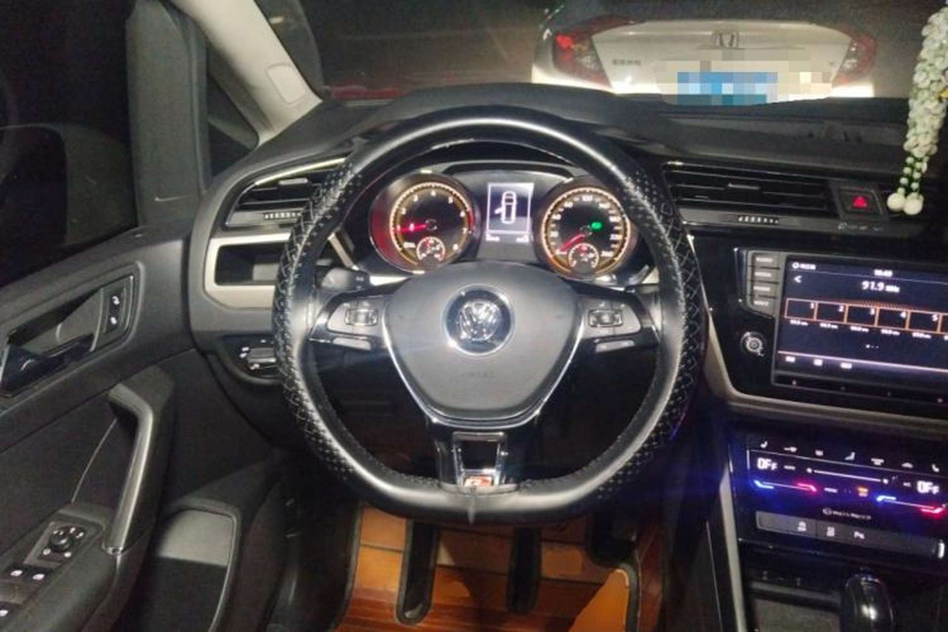 Used Volkswagen Touran 2021 Volkswagen Touran L 280TSI DSG Boundary Edition 7-Seater Steering Wheel
