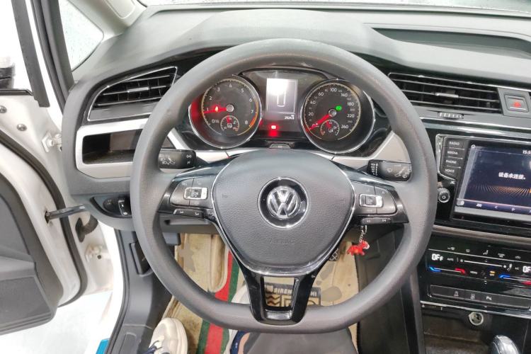 Used Volkswagen Touran 2021 Touran L 280TSI DSG Comfort Edition 7 Seats Steering Wheel
