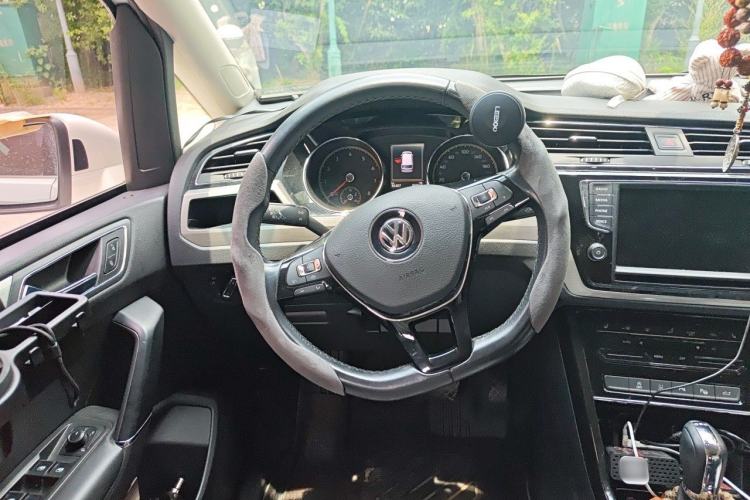Used Volkswagen Touran 2021 Tiguan L 280TSI DSG Boundary-Pushing Luxury Edition 6 Seats Steering Wheel