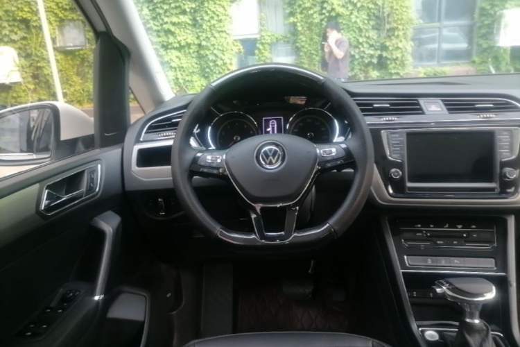 Used Volkswagen Touran 2021 Touran L 280TSI DSG Comfort Edition 7 Seats Steering Wheel