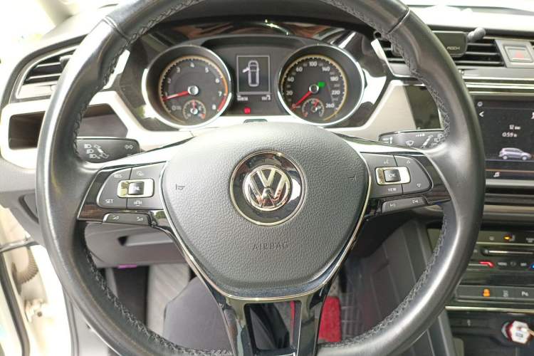 Used Volkswagen Touran 2021 Volkswagen Touran L 280TSI DSG Boundary Edition 7-Seater Steering Wheel