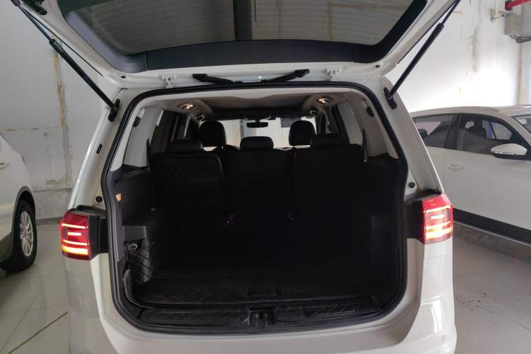 Used Volkswagen Touran 2021 Touran L 280TSI DSG Comfort Edition 7 Seats Trunk