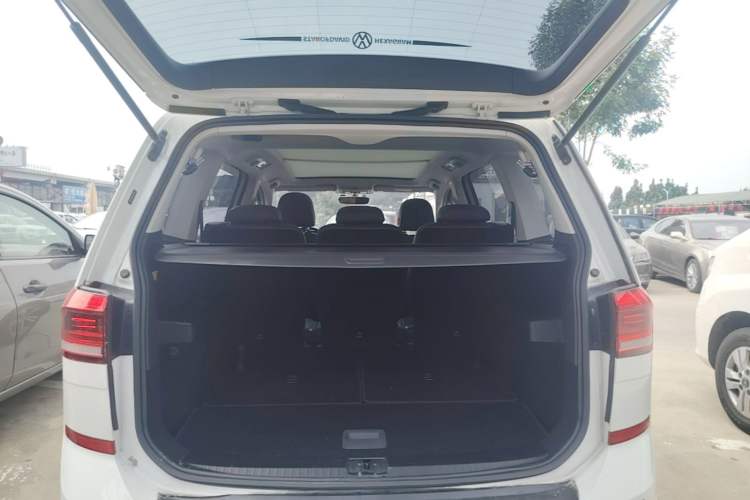 Used Volkswagen Touran 2021 Volkswagen Touran L 280TSI DSG Boundary Edition 7-Seater Trunk