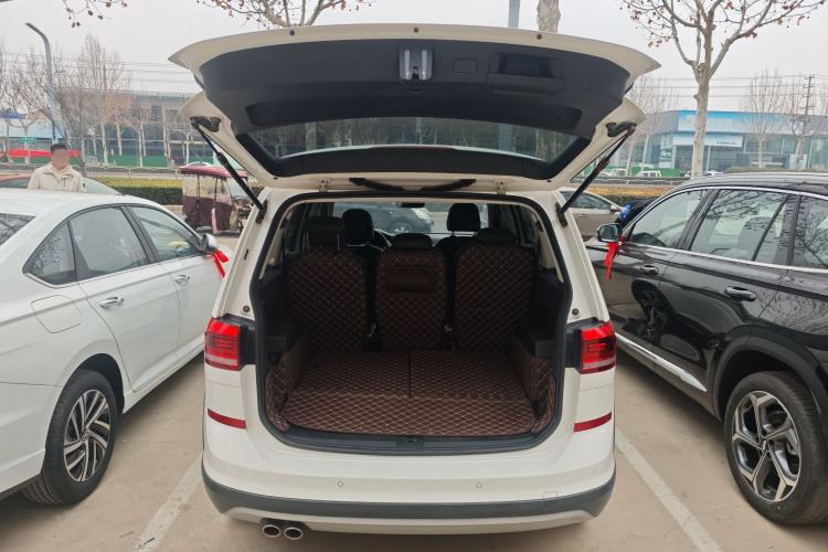Used Volkswagen Touran 2021 Volkswagen Touran L 280TSI DSG Boundary Edition 7-Seater Trunk