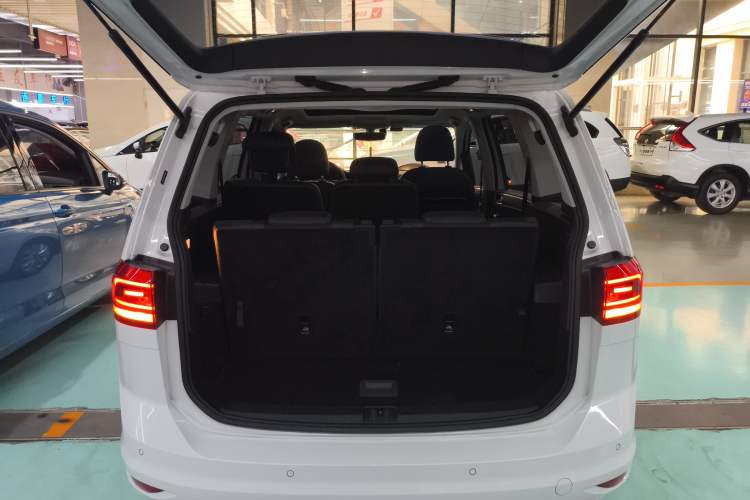 Used Volkswagen Touran 2021 Touran L 280TSI DSG Comfort Edition 7 Seats Trunk