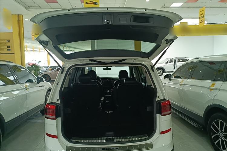 Used Volkswagen Touran 2021 Tiguan L 280TSI DSG Boundary Edition 6-Seater Trunk